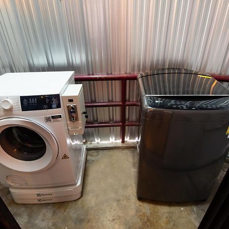 Bt Fifty Hotel Bangkok Bagian luar foto