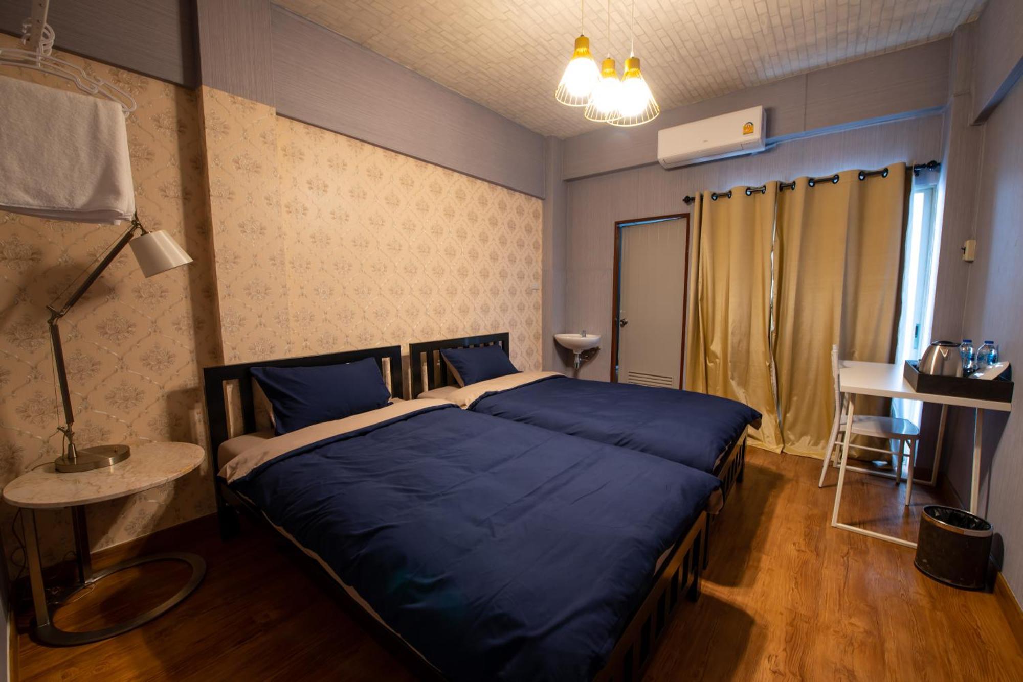 Bt Fifty Hotel Bangkok Bagian luar foto