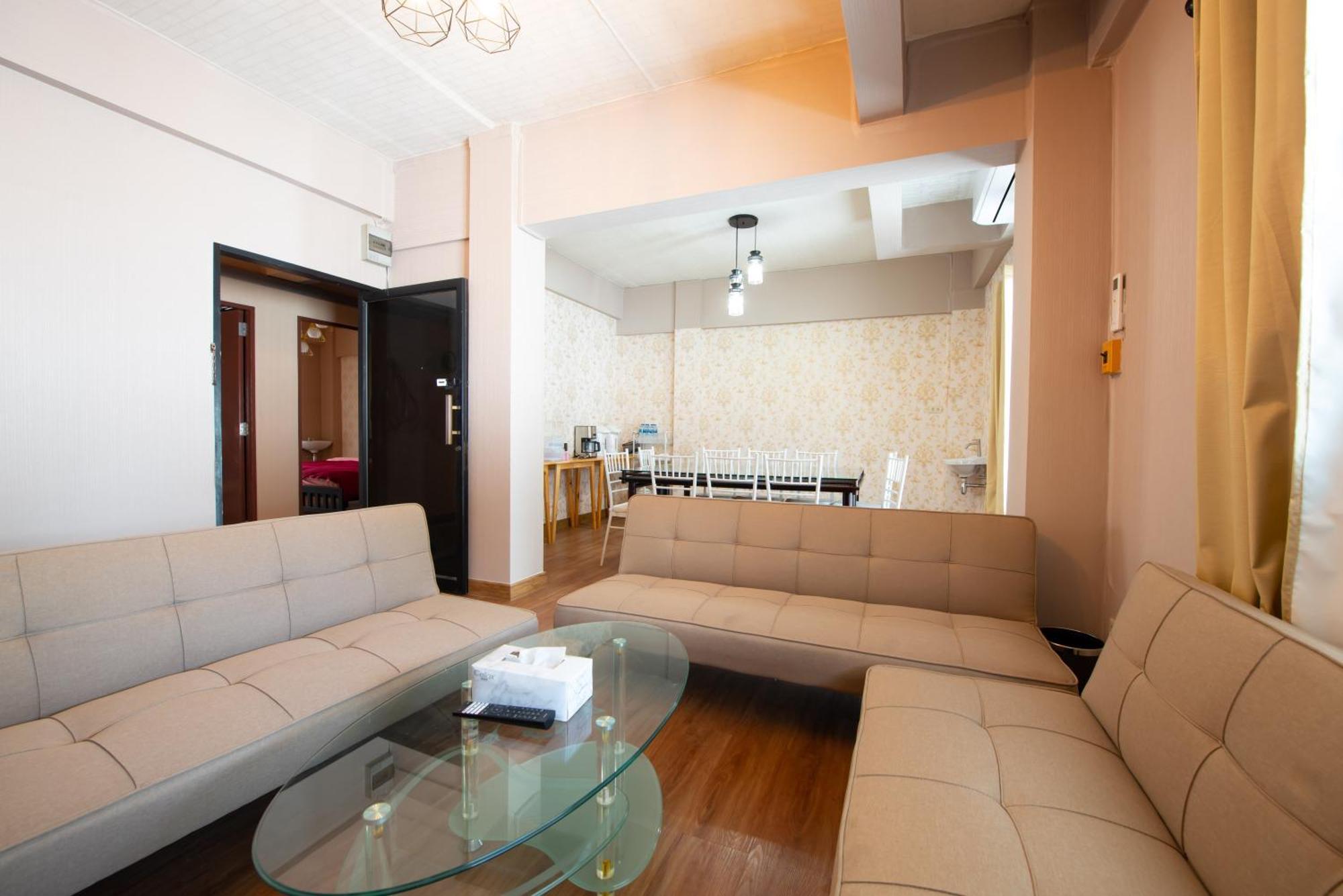 Bt Fifty Hotel Bangkok Bagian luar foto