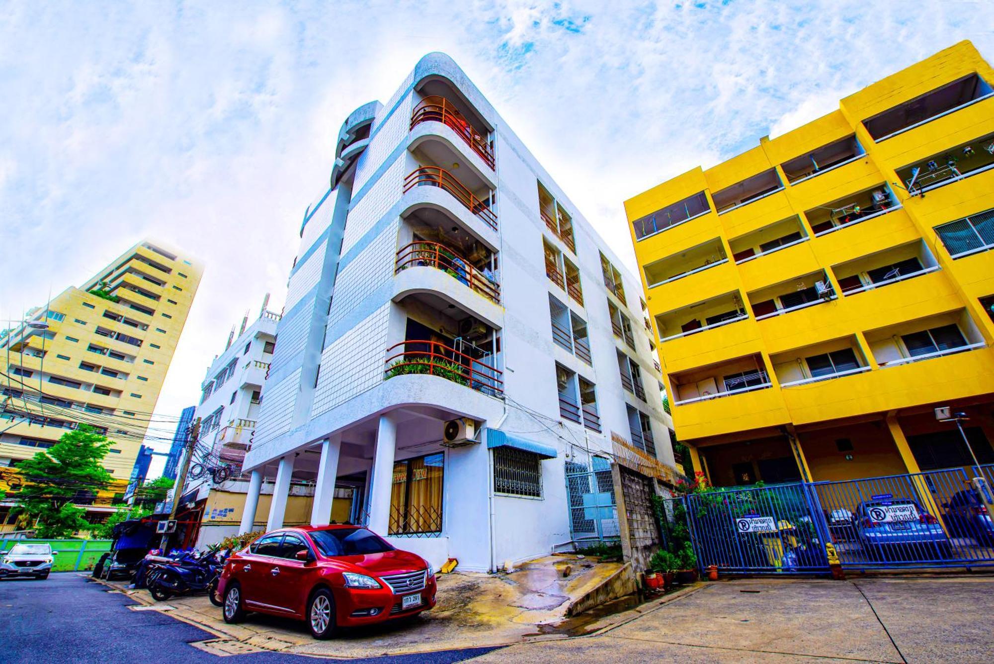 Bt Fifty Hotel Bangkok Bagian luar foto